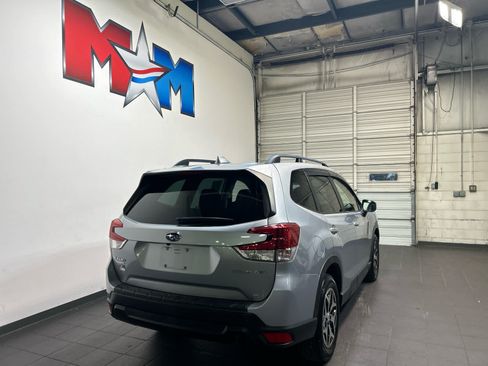 Used 2021 Subaru Forester Premium AWD/4WD image 3