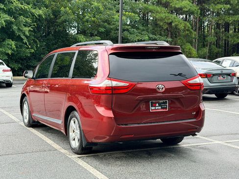 Used 2017 Toyota Sienna LE w/ Protection Package FWD image 7