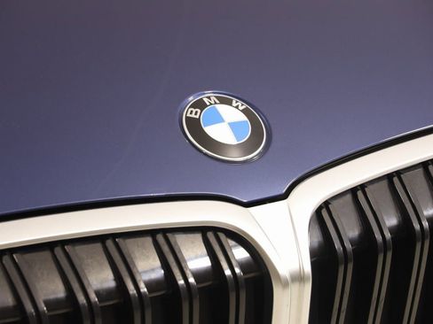 Used 2023 BMW 330i xDrive Sedan w/ Premium Package image 16