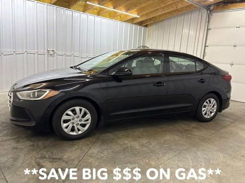 Used 2018 Hyundai Elantra SE FWD image 4