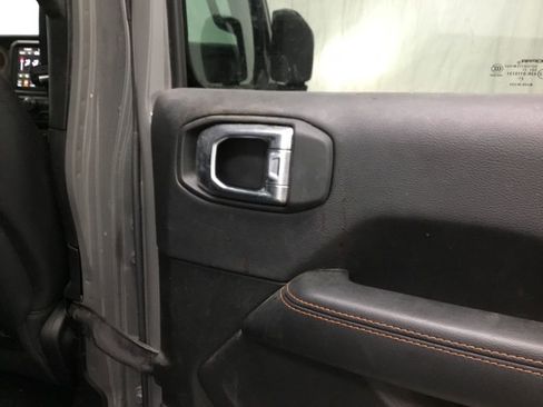 Used 2022 Jeep Gladiator Mojave w/ Cold Weather Group AWD/4WD image 15