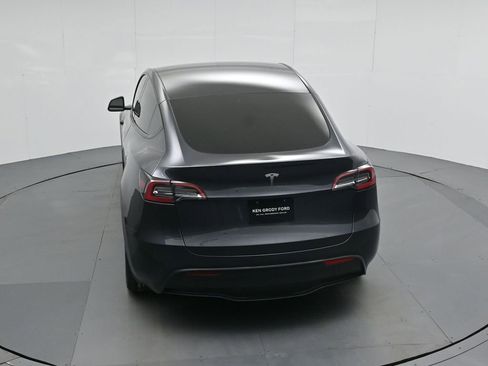 Used 2024 Tesla Model Y Long Range image 37