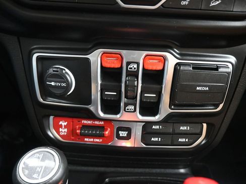 Used 2020 Jeep Wrangler Unlimited Rubicon w/ Dual Top Group AWD/4WD image 21