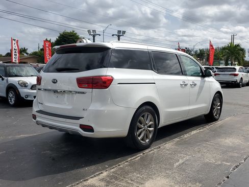 Used 2019 Kia Sedona EX w/ EX Premium Package image 6
