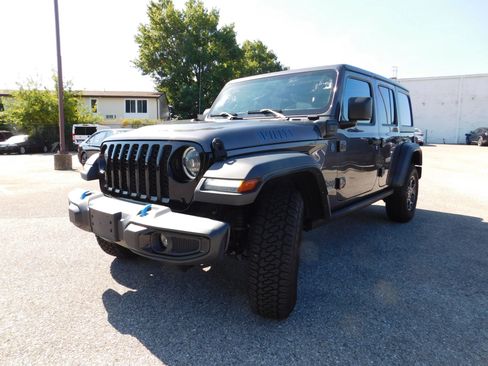 Used 2023 Jeep Wrangler Unlimited w/ Cold Weather Group AWD/4WD image 4