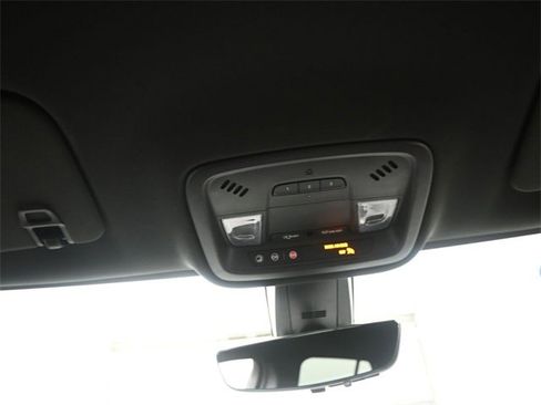 Used 2023 Chevrolet Traverse LT image 12