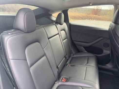 Used 2022 Tesla Model Y Performance image 35