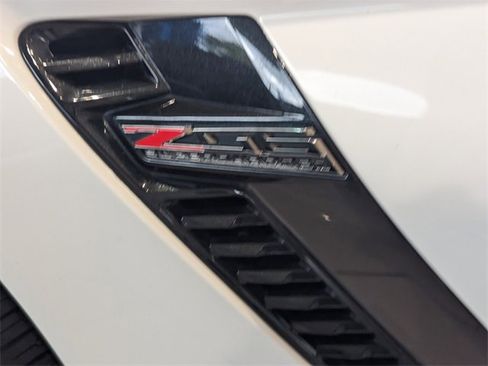 Used 2015 Chevrolet Corvette Z06 w/ 3LZ Preferred Equipment Group image 15