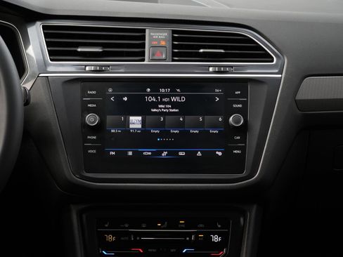 Used 2024 Volkswagen Tiguan SE image 25