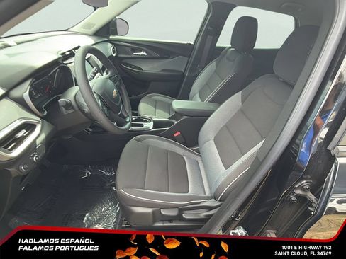Used 2023 Chevrolet TrailBlazer LS FWD image 12