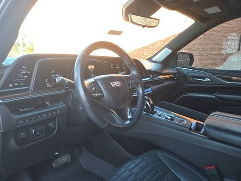 Used 2022 Cadillac Escalade ESV Sport Platinum w/ Heavy-Duty Trailer Package AWD/4WD image 8