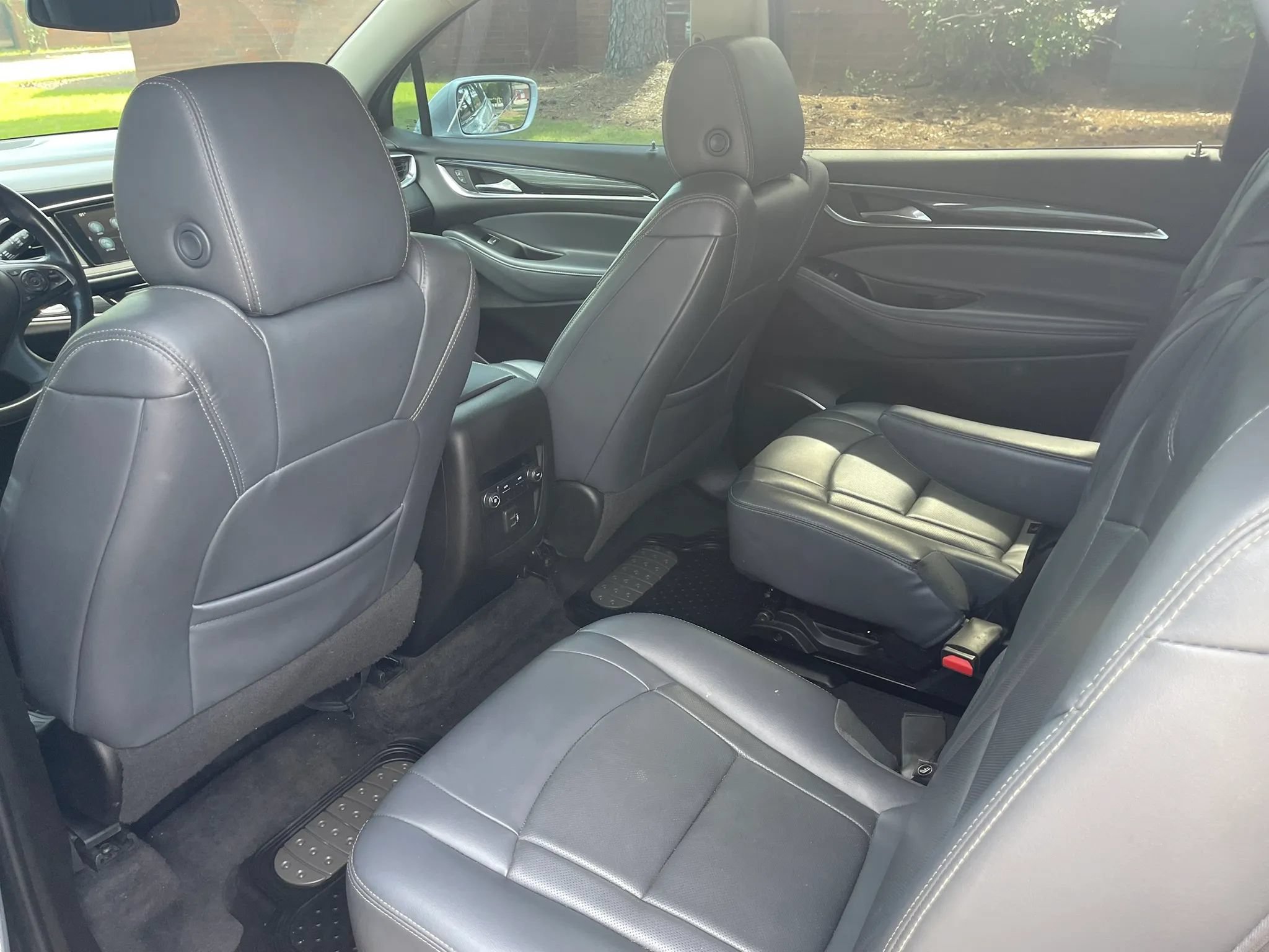 Used 2019 Buick Enclave Essence FWD image 12