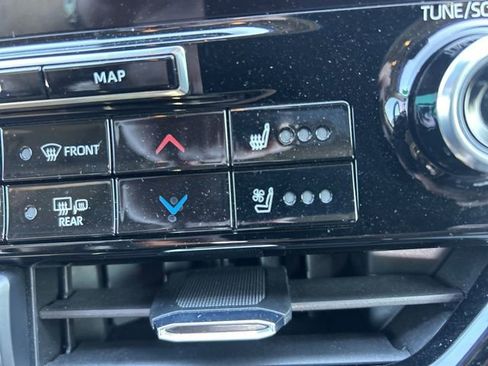 Used 2022 Toyota Highlander Limited FWD image 21
