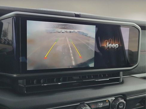 Used 2025 Jeep Wrangler Unlimited Rubicon image 15