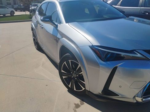 Used 2023 Lexus UX 250h FWD w/ Accessory Package (Z2) image 2