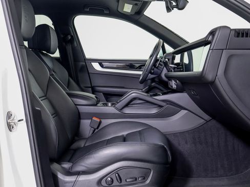 Certified 2025 Porsche Cayenne S AWD/4WD image 10