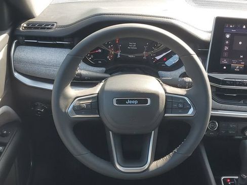 Used 2023 Jeep Compass Latitude AWD/4WD image 13
