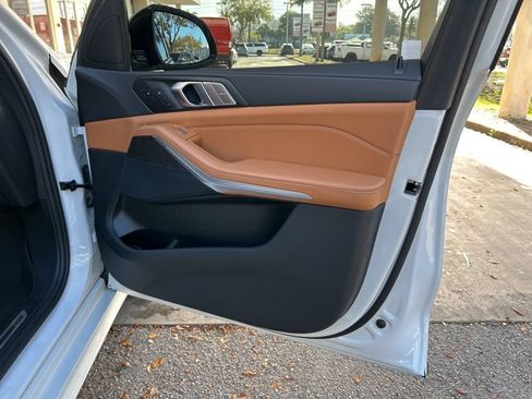 Used 2022 BMW X7 xDrive40i w/ M Sport Package AWD/4WD image 25