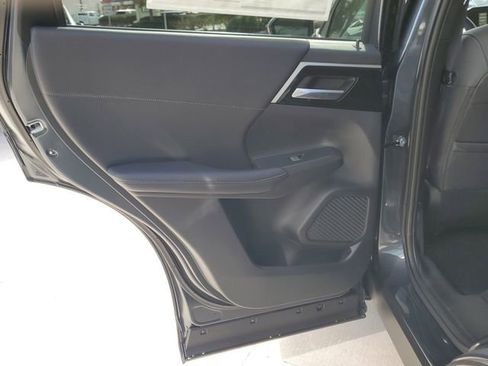 New 2025 Mitsubishi Outlander SE AWD/4WD image 12
