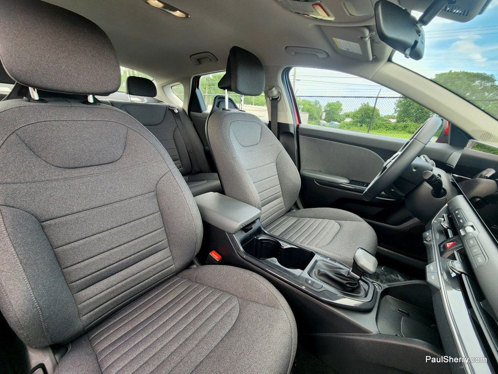 Used 2025 Kia K4 EX FWD image 45