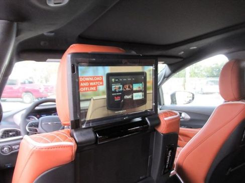 New 2026 Chrysler Pacifica Pinnacle image 33