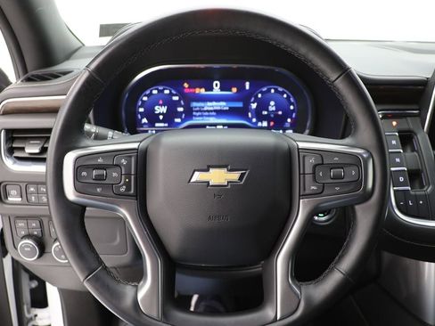 Used 2023 Chevrolet Suburban Premier image 18