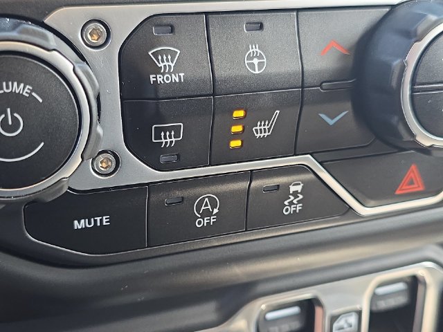 Used 2023 Jeep Gladiator Rubicon w/ Cold Weather Group AWD/4WD image 33