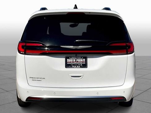 New 2026 Chrysler Pacifica Pinnacle image 4