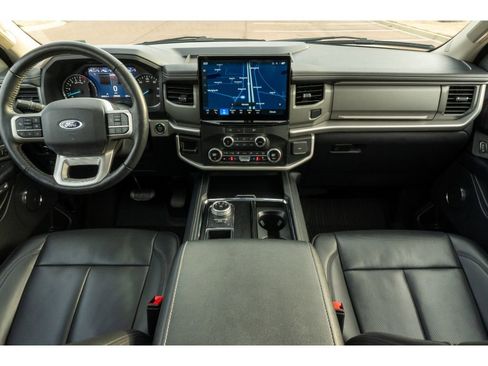 Used 2024 Ford Expedition Max XLT image 19