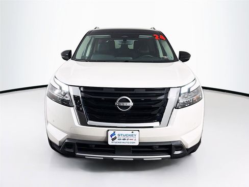 Used 2024 Nissan Pathfinder SL AWD/4WD image 2