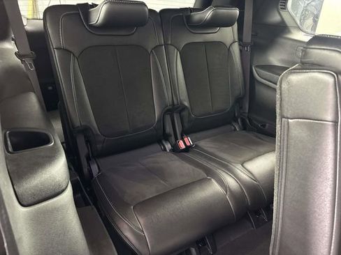 Used 2024 Jeep Grand Cherokee L Laredo AWD/4WD image 10