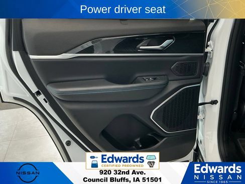 Used 2022 Jeep Grand Cherokee Trailhawk w/ Advanced Protech Group II AWD/4WD image 13