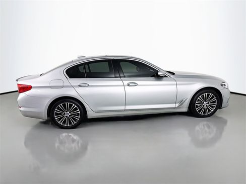 Used 2018 BMW 530i xDrive image 8