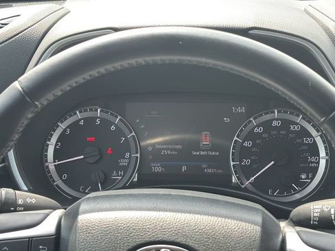 Used 2023 Toyota Highlander XLE FWD image 29