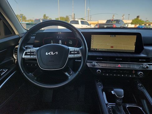 Used 2023 Kia Telluride EX w/ EX Captain's Chair Package FWD image 6