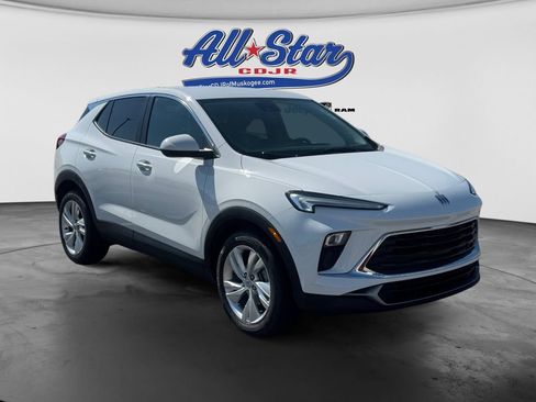 Used 2024 Buick Encore GX Preferred FWD image 3