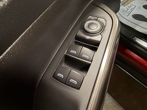 Used 2023 GMC Acadia SLT w/ Elevation Edition image 13