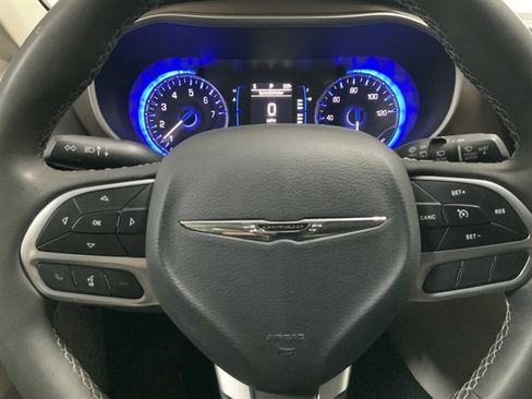 Used 2023 Chrysler Voyager LX image 21