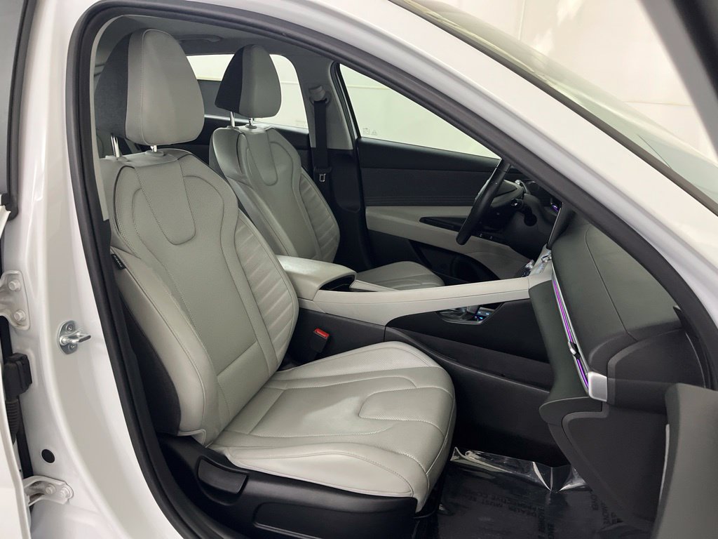 Used 2024 Hyundai Elantra Limited FWD image 21
