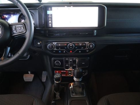 Used 2024 Jeep Wrangler Unlimited Rubicon 4xe AWD/4WD image 26