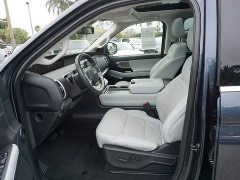 Used 2025 Ford Expedition Platinum w/ Driver's Package image 32