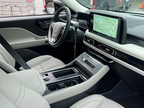 New 2026 Lincoln Aviator AWD image 9