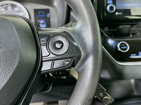 Used 2022 Toyota Corolla LE image 17