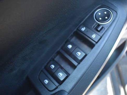 Used 2024 Kia Seltos LX AWD/4WD image 19