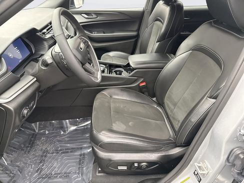 Used 2023 Jeep Grand Cherokee L Laredo image 11