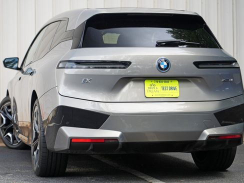 Used 2023 BMW iX xDrive50 w/ Ultimate Package 2 AWD/4WD image 6