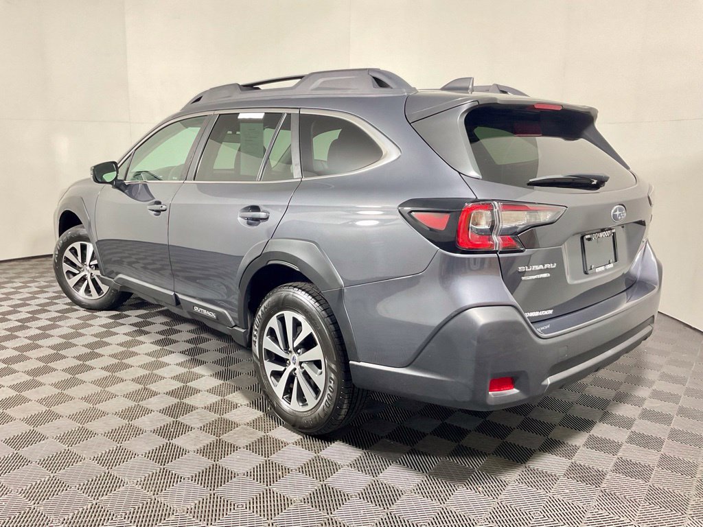 Used 2023 Subaru Outback Premium AWD/4WD image 11