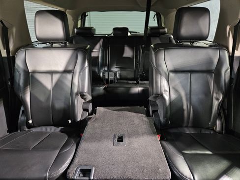 Used 2023 Ford Expedition Max XLT image 13