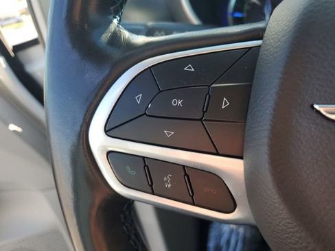 Used 2021 Chrysler Pacifica Touring-L w/ Uconnect Theater Family Group image 22