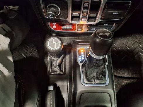 Used 2024 Jeep Wrangler Unlimited Rubicon AWD/4WD image 26